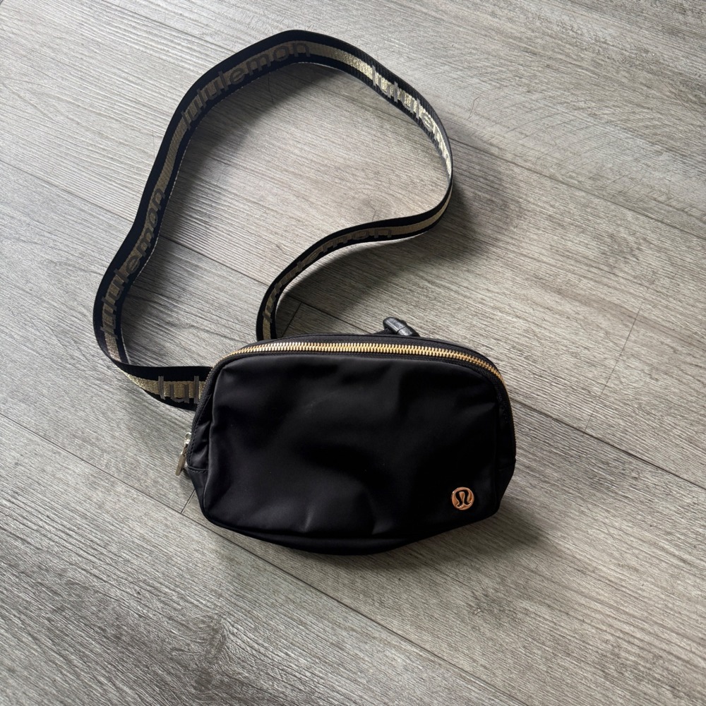 NWOT Lululemon Everywhere Belt Bag 1L Black Gold Hardware Strap O/S Nylon